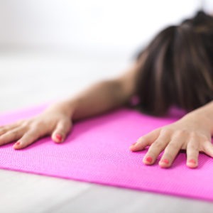 Estudia el curso de yoga infantil y aprende a gestionar sus emociones