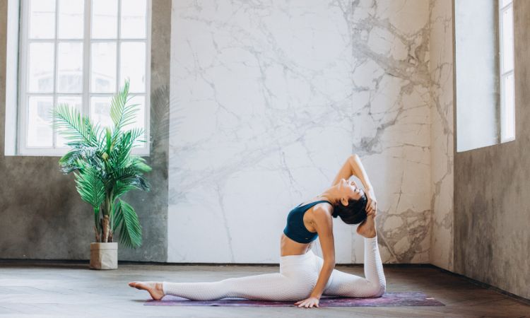 ¿Por qué es importante la biomecánica del movimiento en yoga?