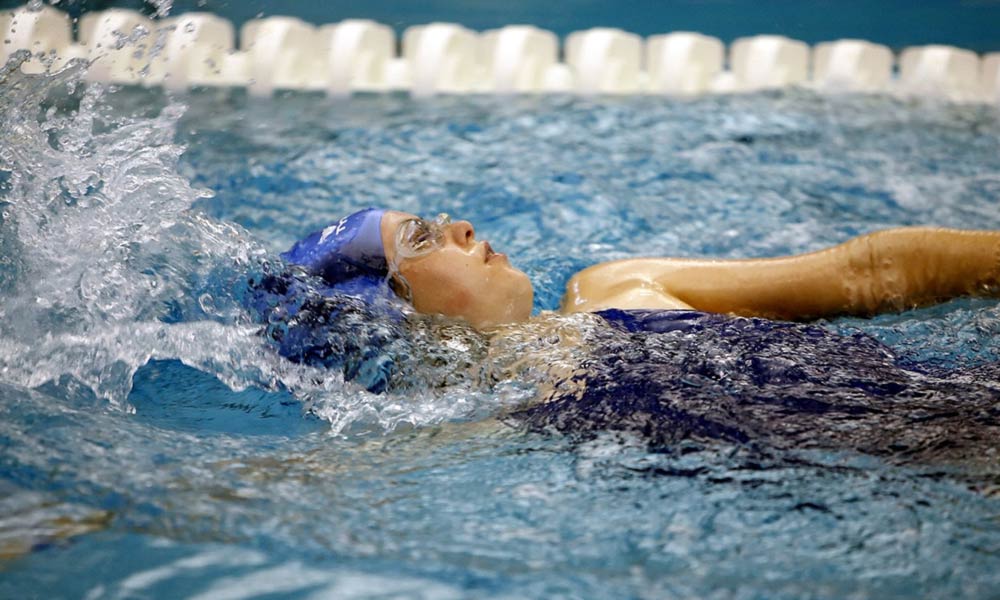 Descubre los beneficios de practicar clases de natación