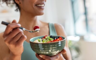 Descubre qué comen los deportistas vegetarianos para mejorar su rendimiento y cubrir sus necesidades nutricionales en el deporte y descarga un menú semanal completo en PDF.